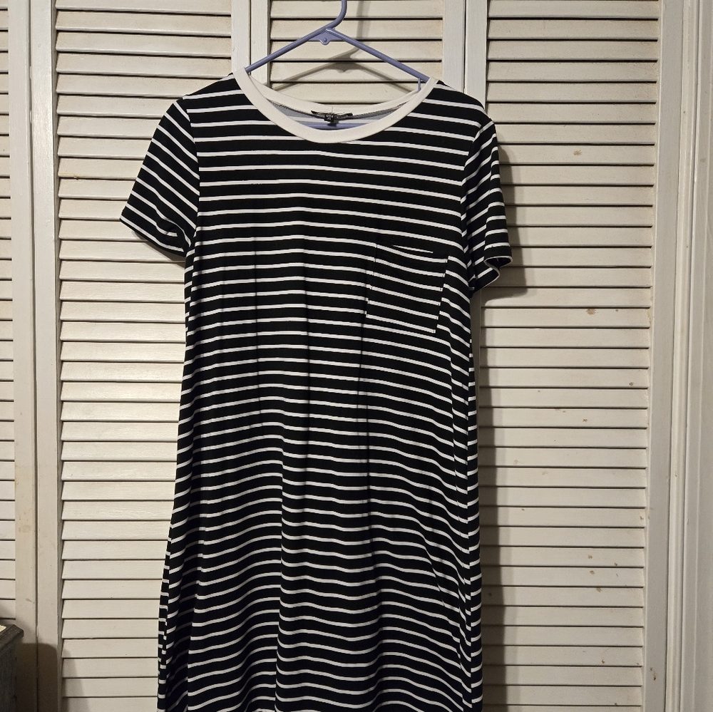 Scully Black and White Raglan Sleeve Midi Dress